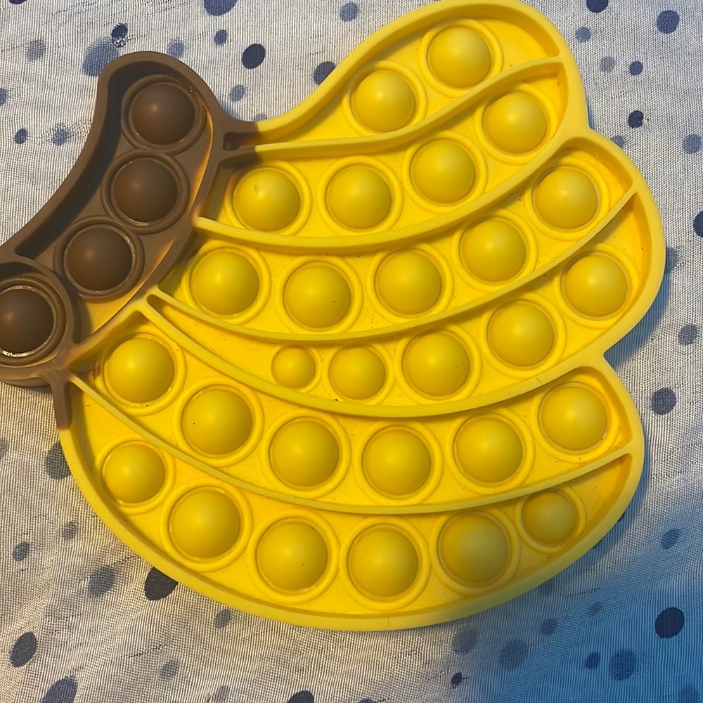 Brown and yellow pop it.   (Banana)
